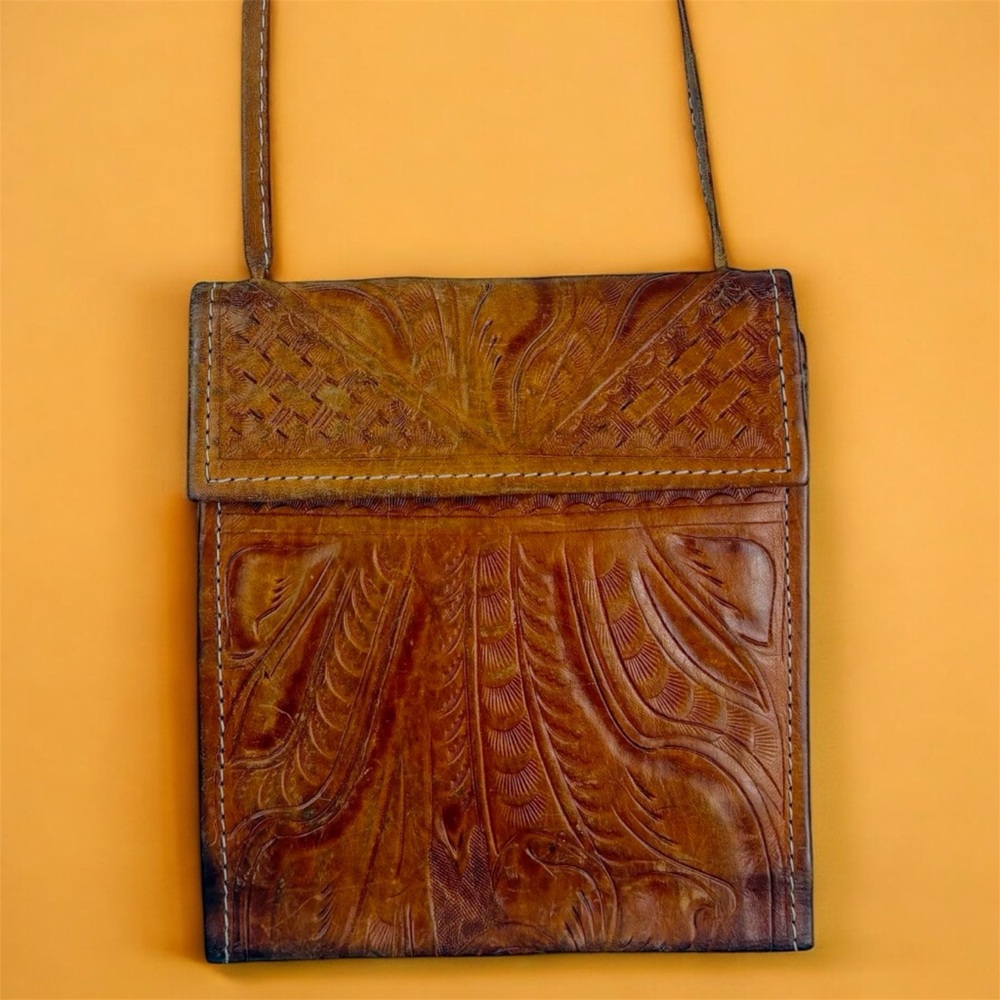 VTG Leaders in Leather Tan Leather Crossbody Bag Built in Wallet